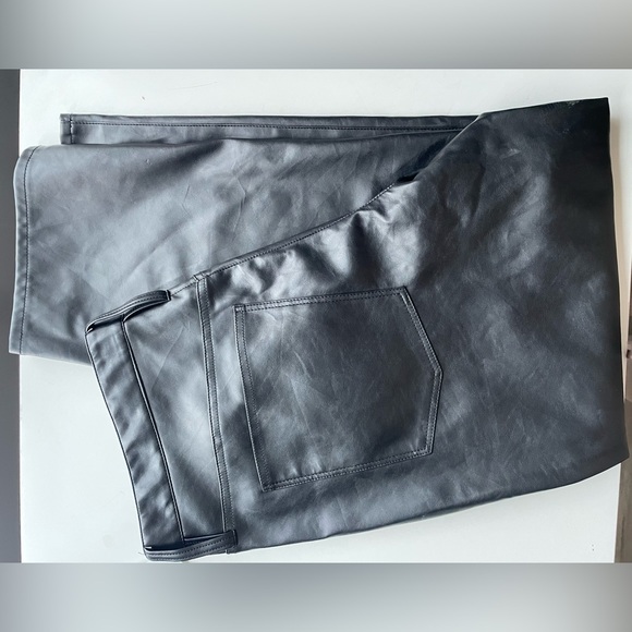 Madewell The Perfect Vintage Straight Jean Faux Leather Edition NWT Size 33 PLUS - Picture 6 of 6